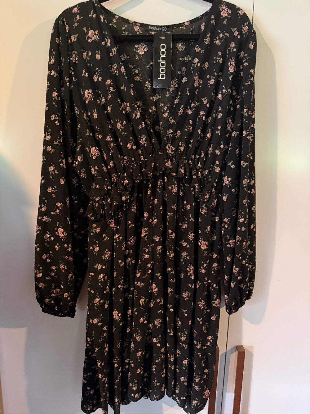 Boohoo Black Floral Long Sleeve V-Neck Dress